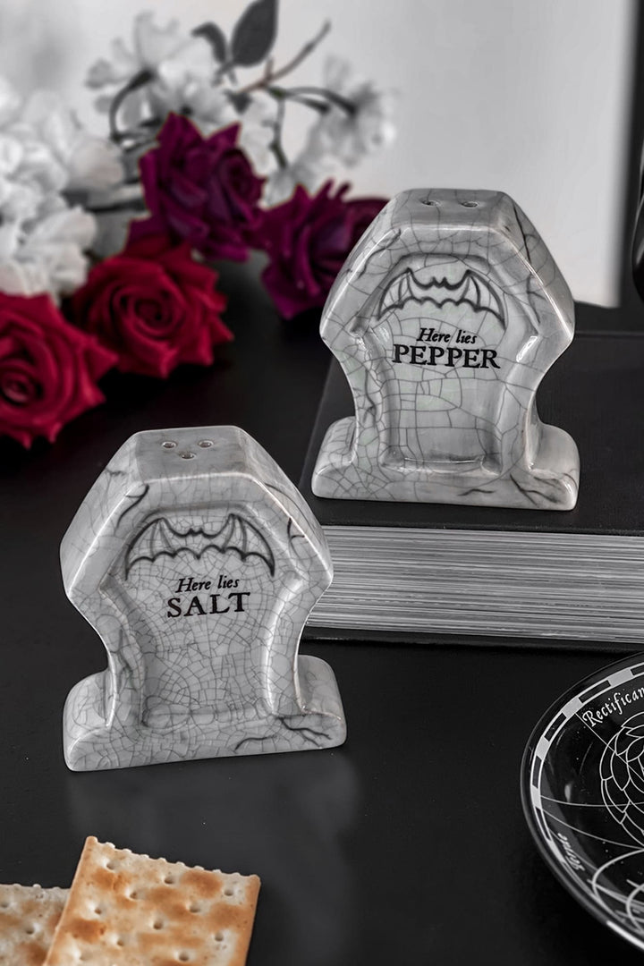 headstone-shaped shaker set