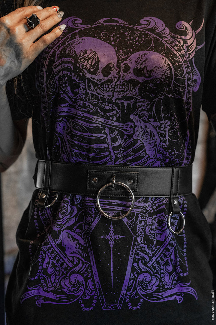 graphic tshirt of skeletons kissing