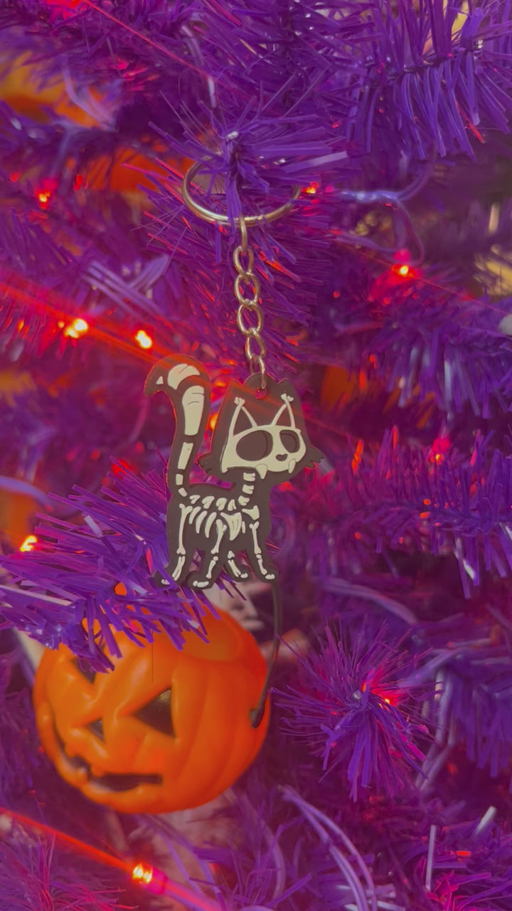 video showing skelekitty rubber keychain