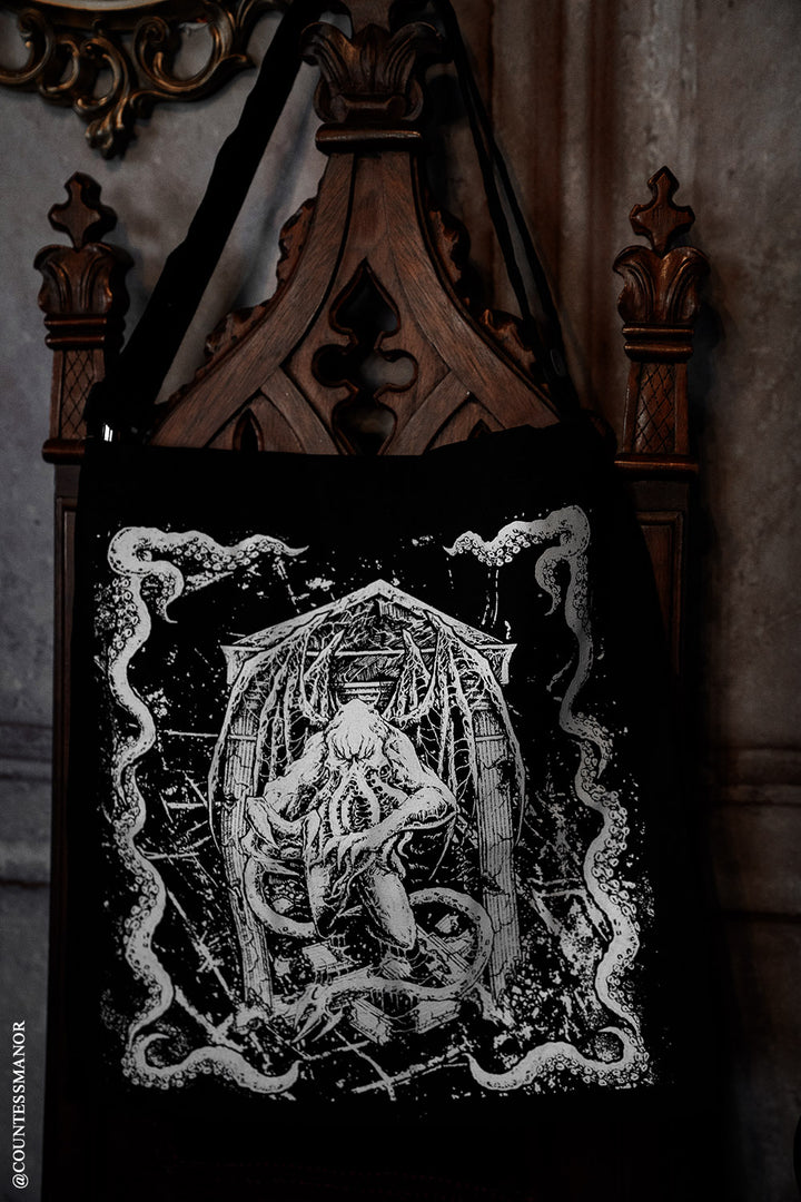 h p lovecraft Cthulhu tote bag