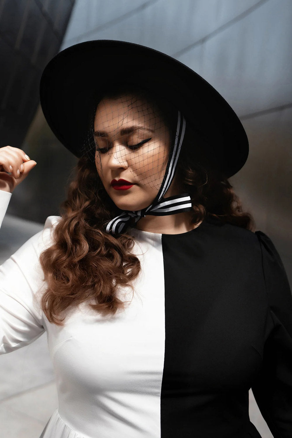 White Nightmare Veiled Hat