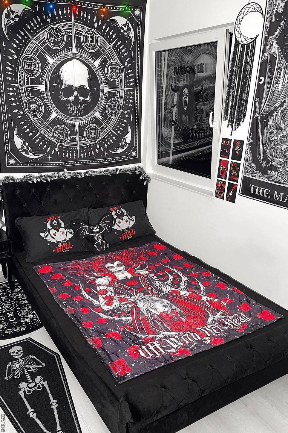 Queen of Hearts Throw Blanket