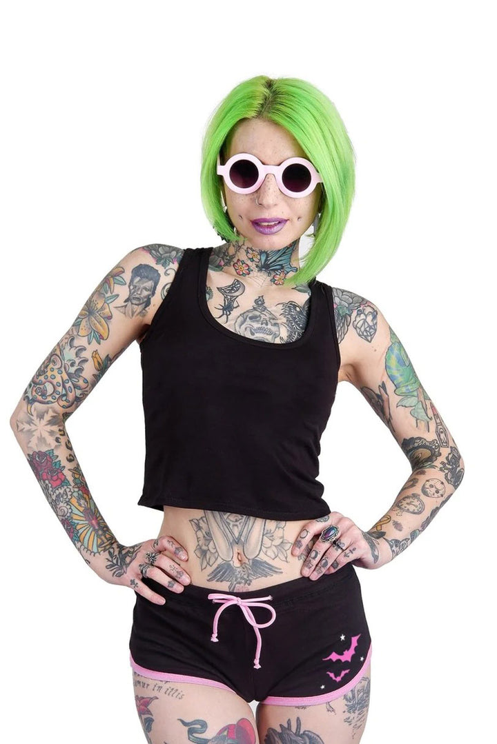Rosa kurze Shorts mit Fledermäusen und Sternen und rosa Besatz