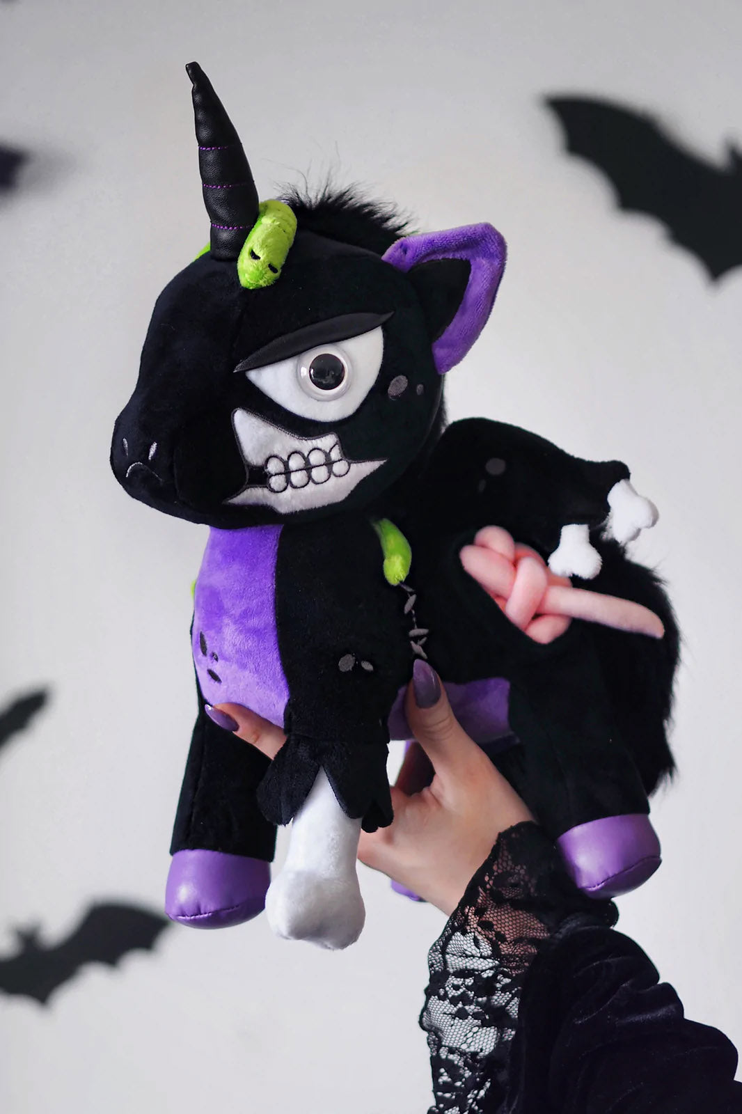 Mito: Zombiecorn: juguete de peluche muerto viviente