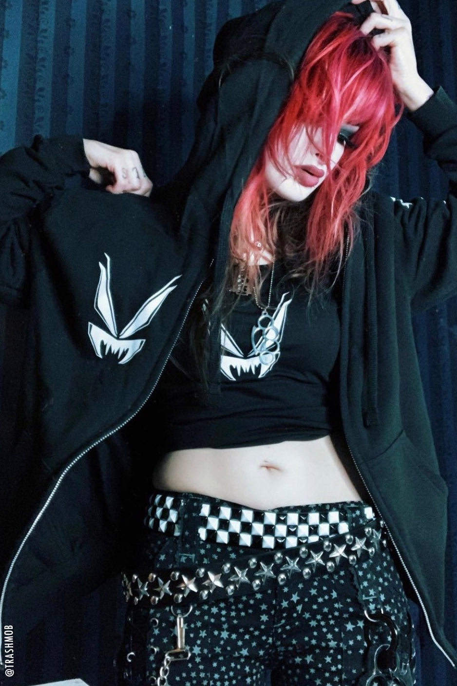 Sudadera con capucha y cremallera con mangas de murciélago VF
