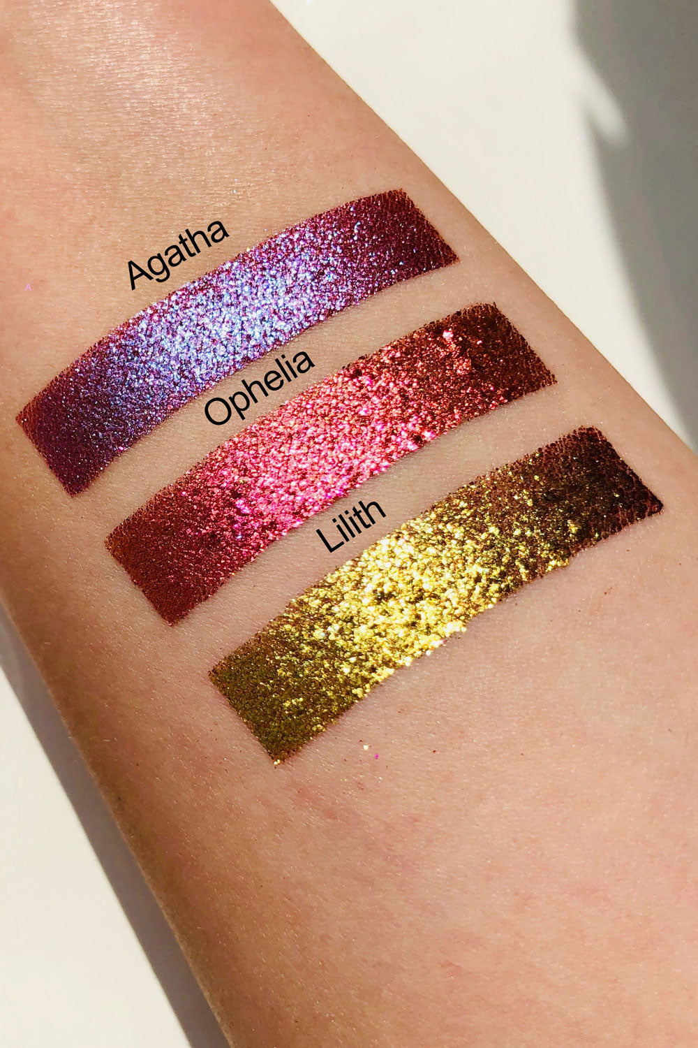 Medusas Makeup Duochrome Eye Dust in magenta pink