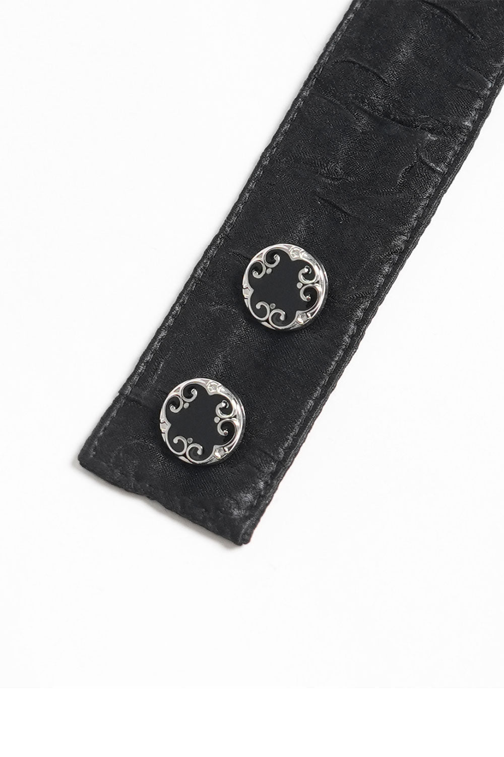 Mens jabot with button detail