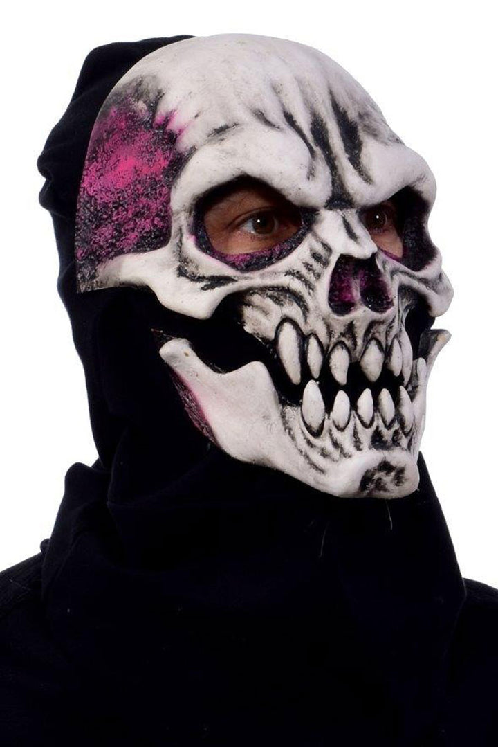 cosplayer skull mask