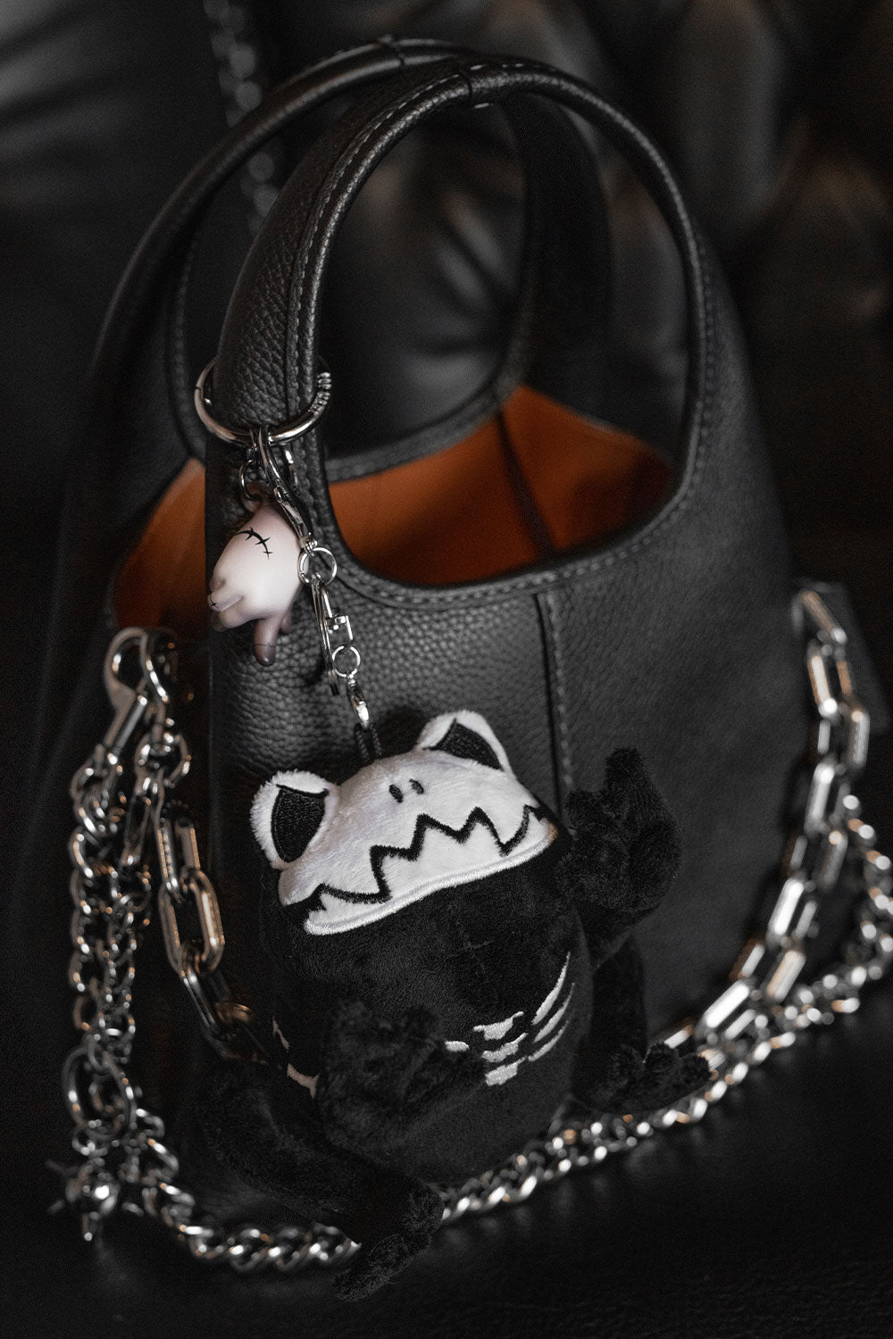 gothic skeleton frog keychain