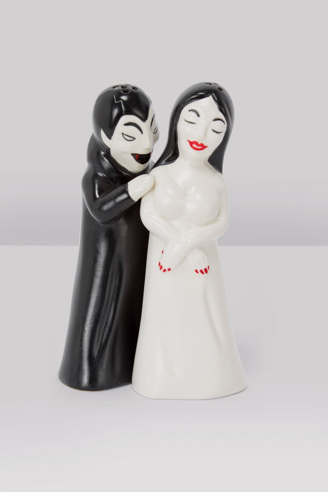 addams family alt and pepper shakers set