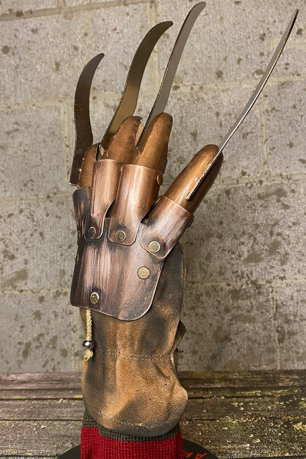 A Nightmare On Elm Street Deluxe Freddy Krueger Collector s Glove a-nightmare-on-elm-street-deluxe-freddy-krueger-collector-s-glove