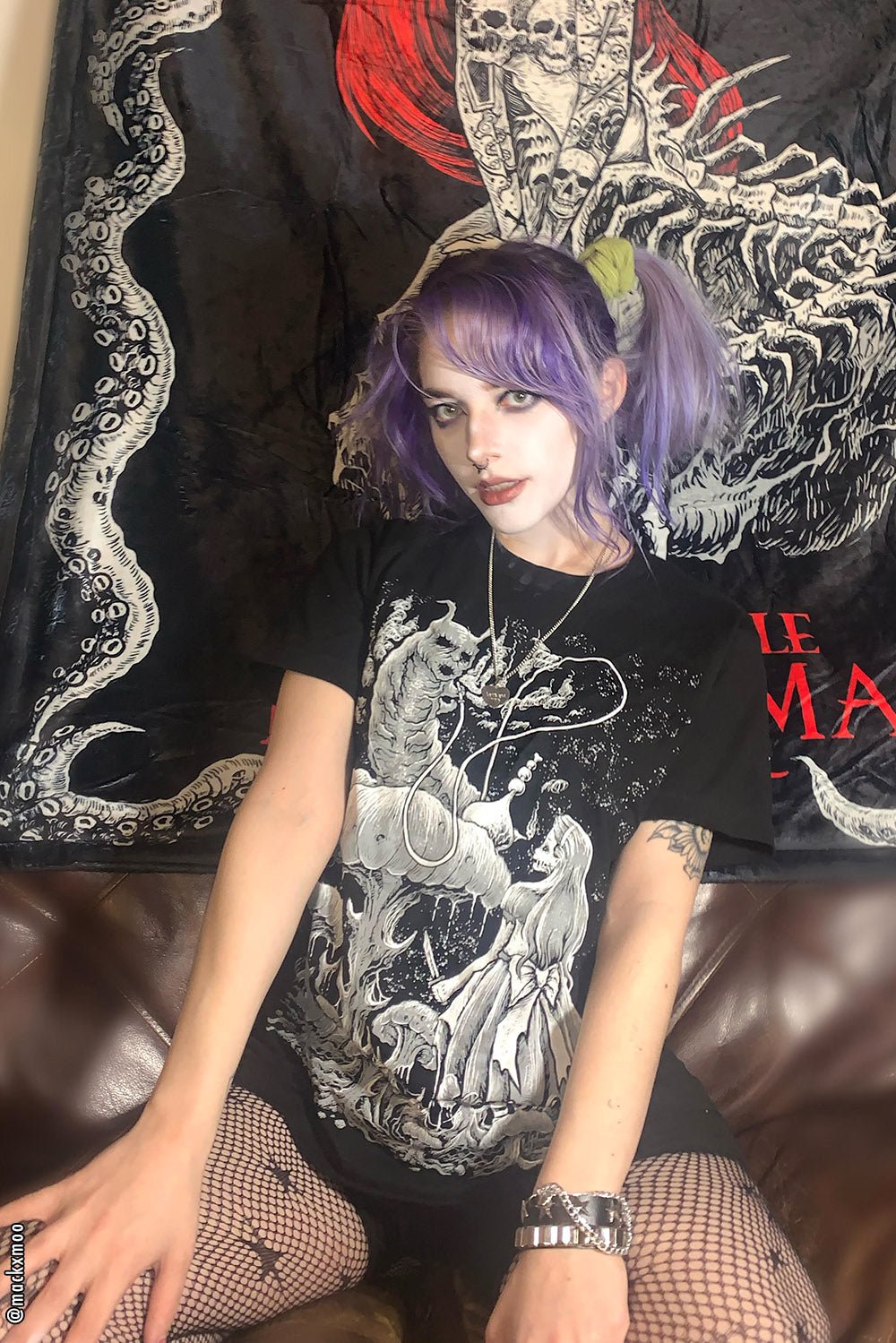 Alice and the Caterpillar T-shirt - graphic t-shirt - VampireFreaks - VampireFreaks