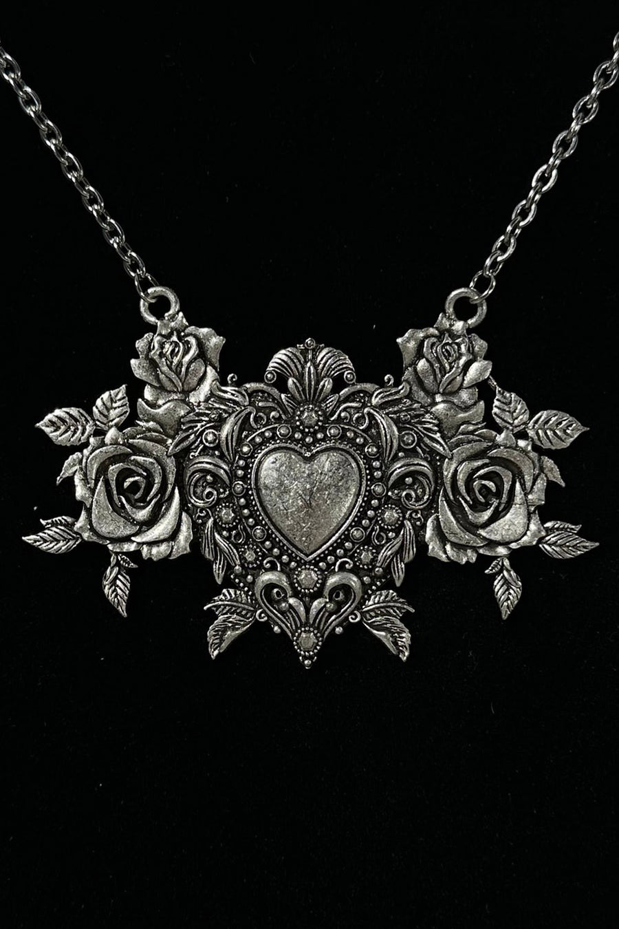 alice in wonderland heart necklace