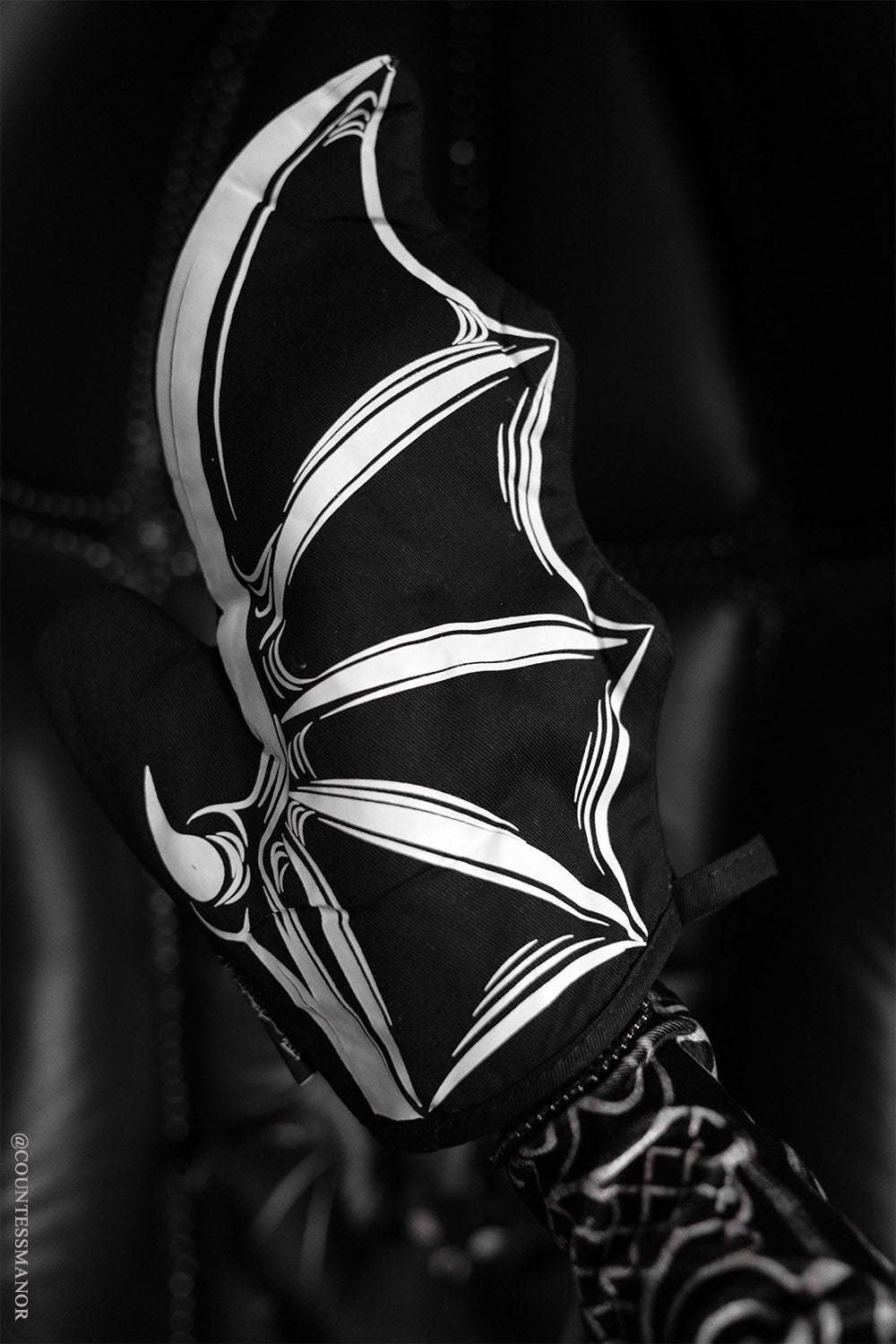 batwing shaped oven mitts