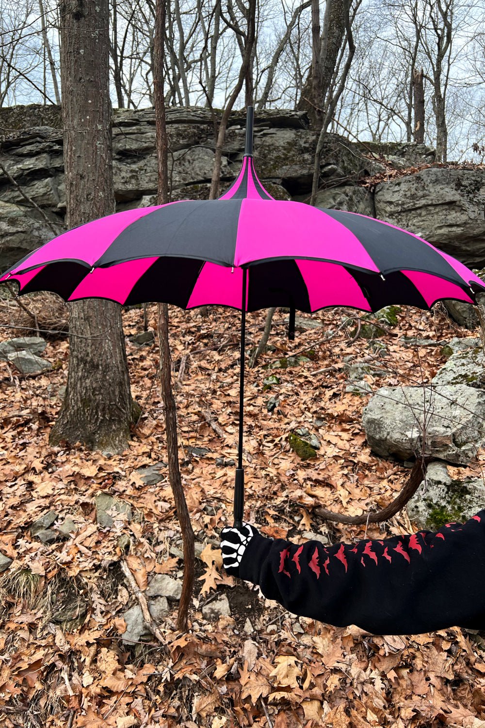 Batwing Pagoda Umbrella [BLACK/HOT PINK STRIPED] - umbrellas - VampireFreaks - VampireFreaks