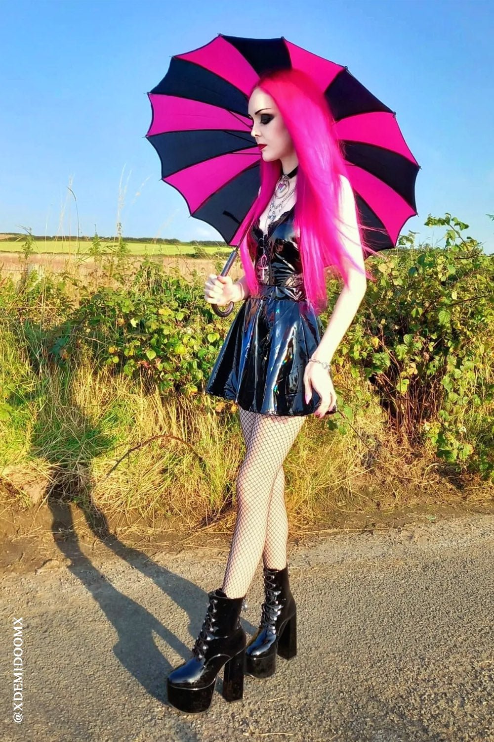 Batwing Pagoda Umbrella [BLACK/HOT PINK STRIPED] - umbrellas - VampireFreaks - VampireFreaks