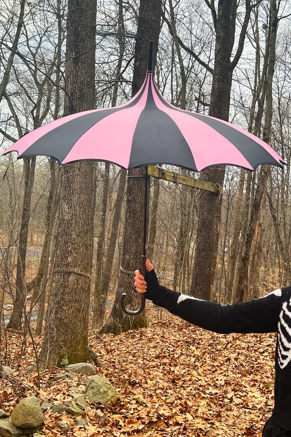 Batwing Pagoda Umbrella [BLACK/PASTEL PINK STRIPED] - umbrellas - VampireFreaks - VampireFreaks