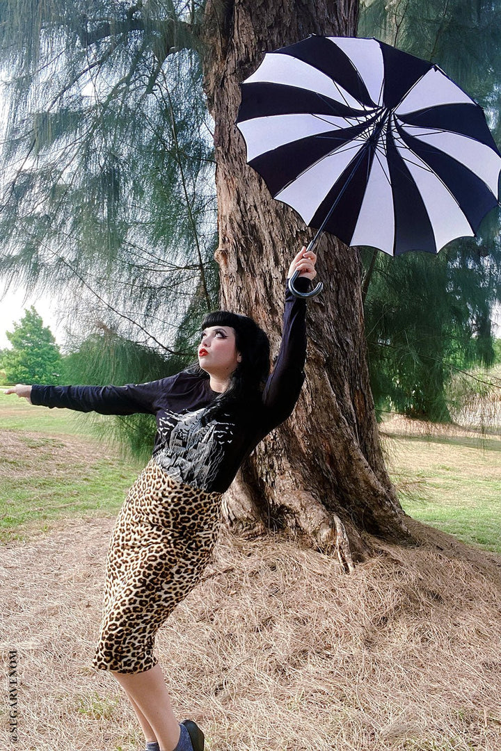 Batwing Pagoda Umbrella [BLACK/WHITE STRIPED] - umbrellas - VampireFreaks - VampireFreaks