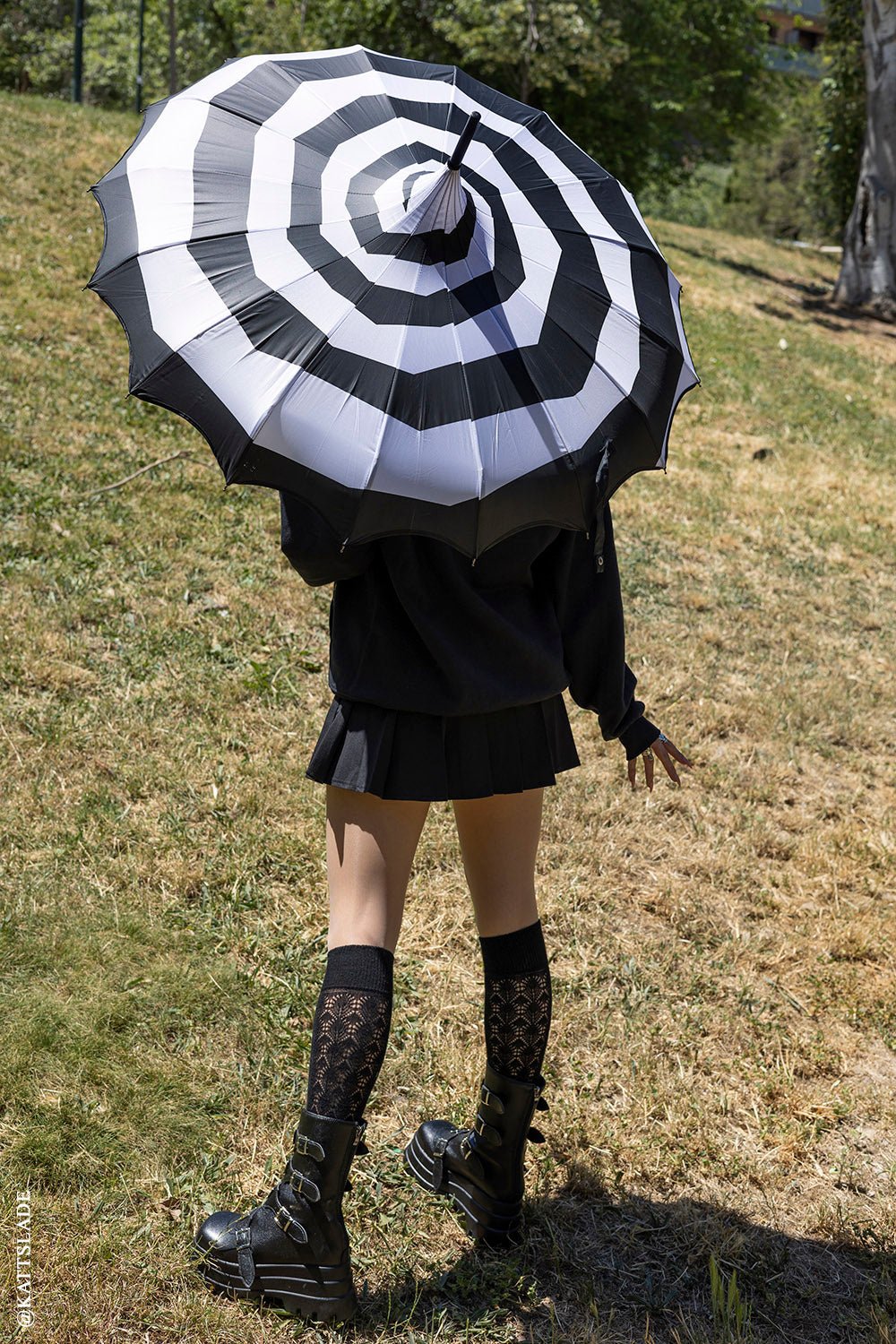 Batwing Pagoda Umbrella [SPOOKY SPIRAL] - umbrellas - VampireFreaks - VampireFreaks