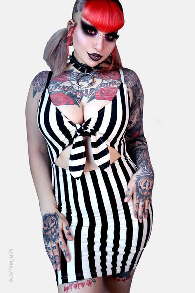 Beetle Front Tie Dress – VampireFreaks
