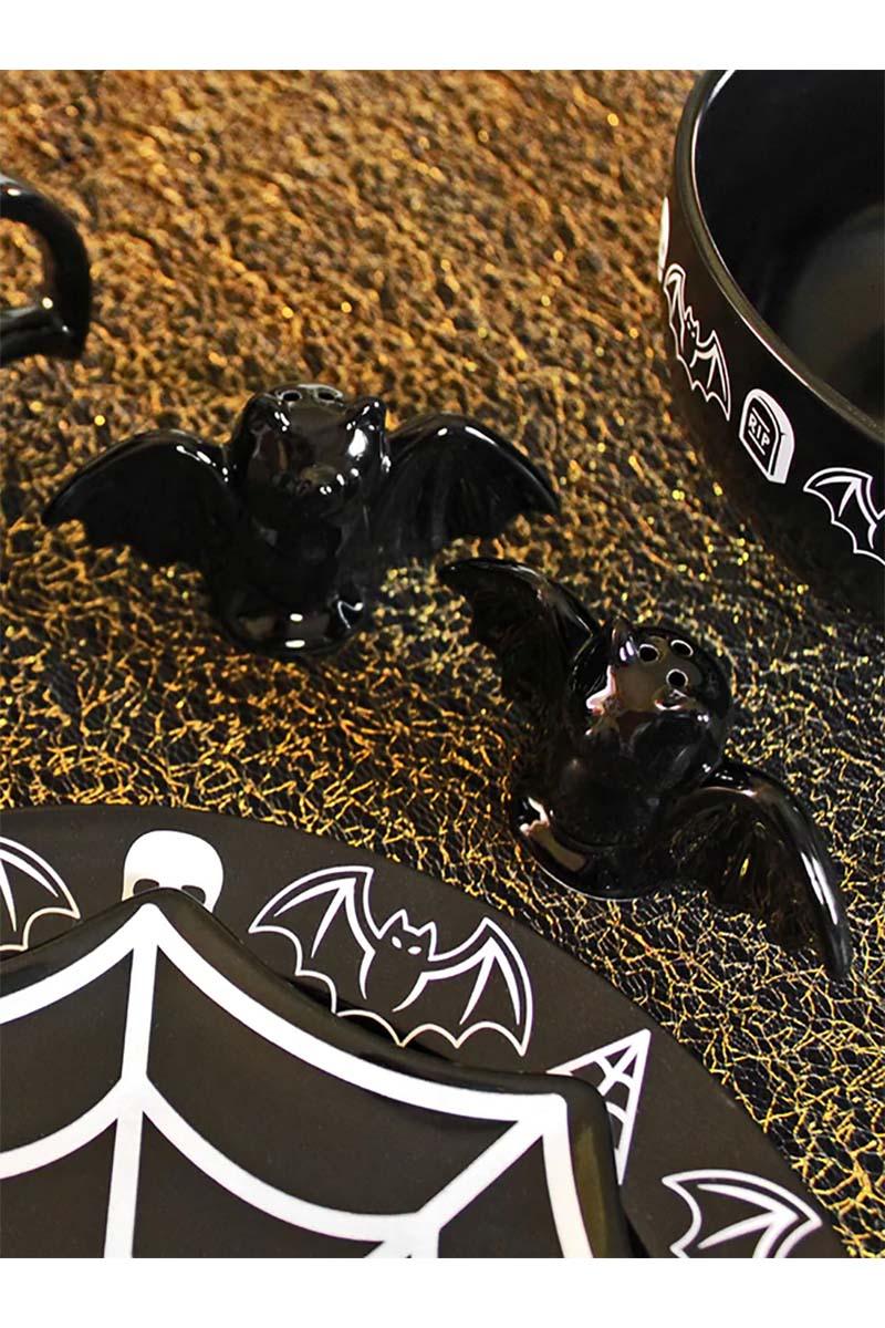 Black Bat Salt & Pepper Shakers - housewares - VampireFreaks - Sourpuss