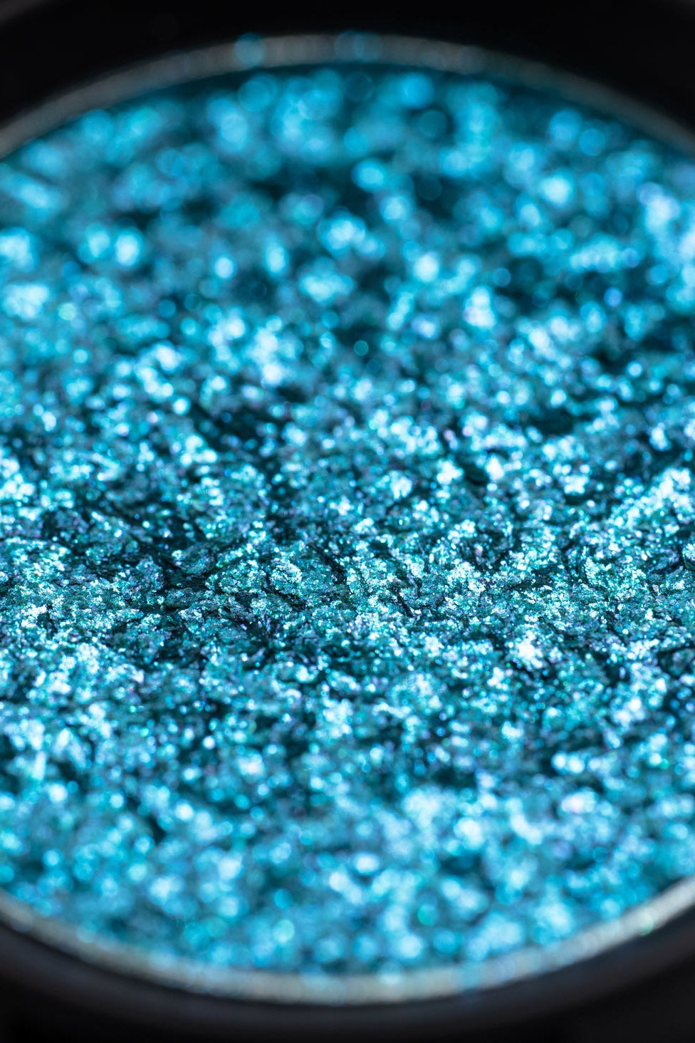 glittery sparkle bright blue iridescent pigmented eyeshadow