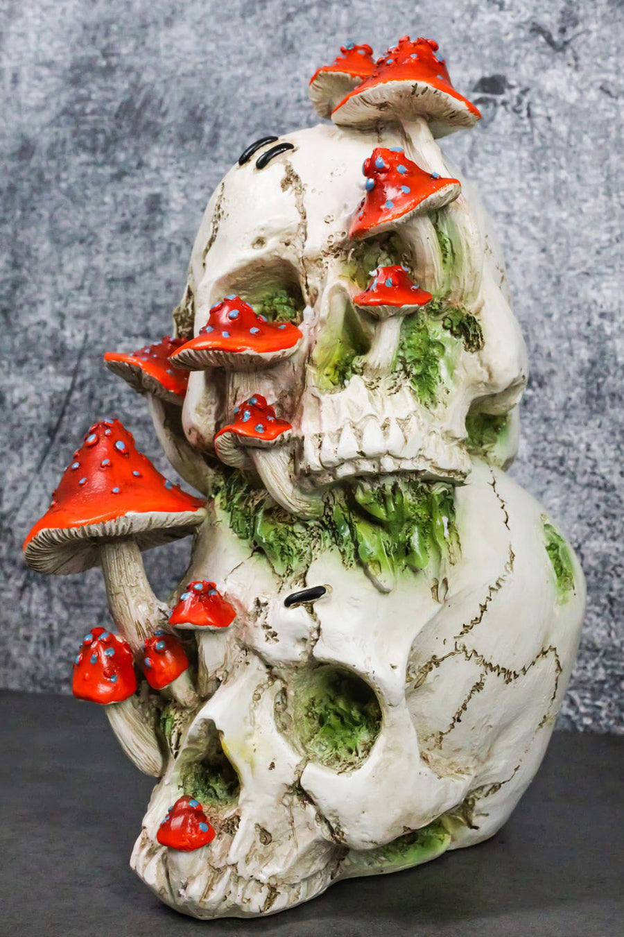 goth skull sculpture