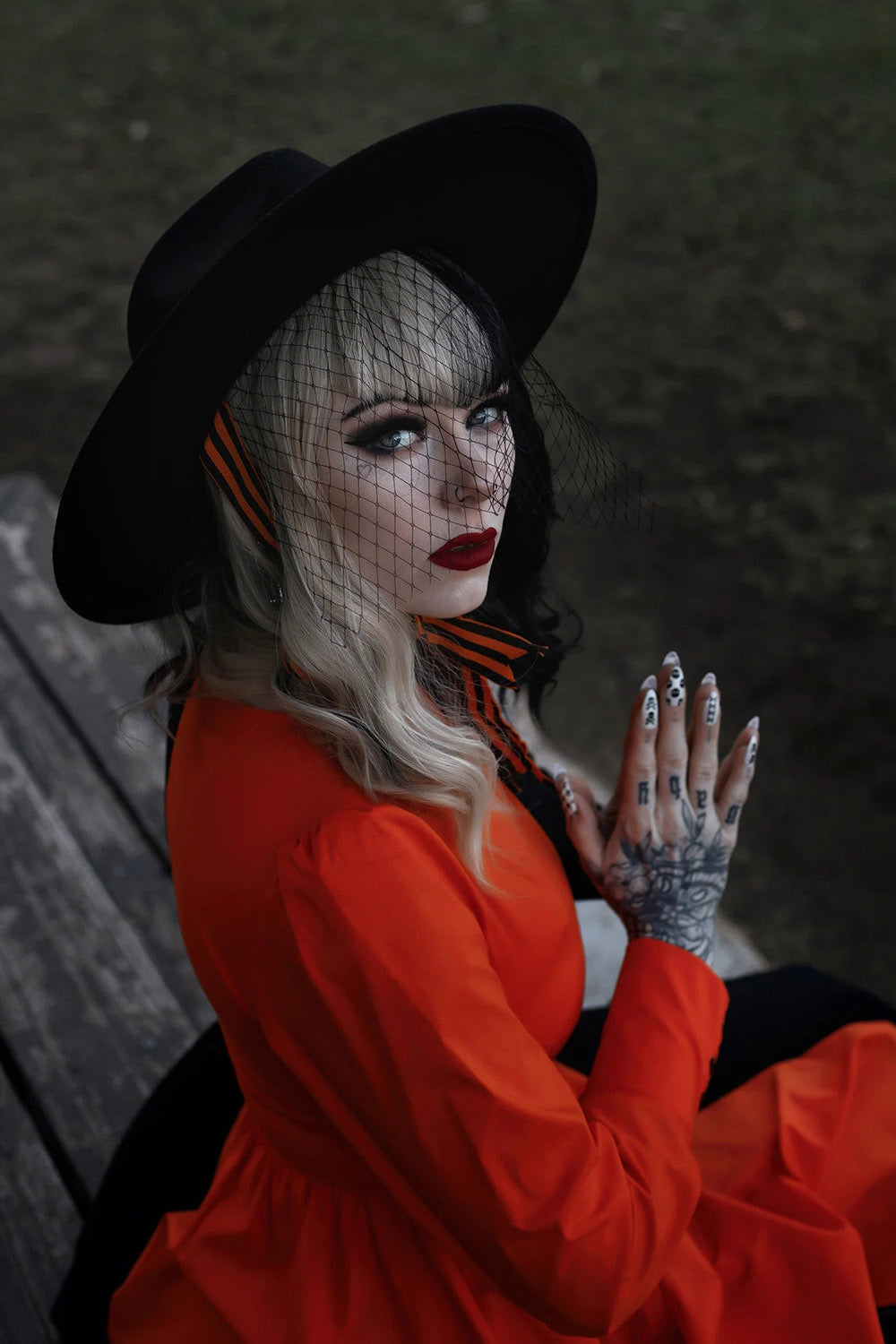 Sombrero con velo de pesadilla naranja 