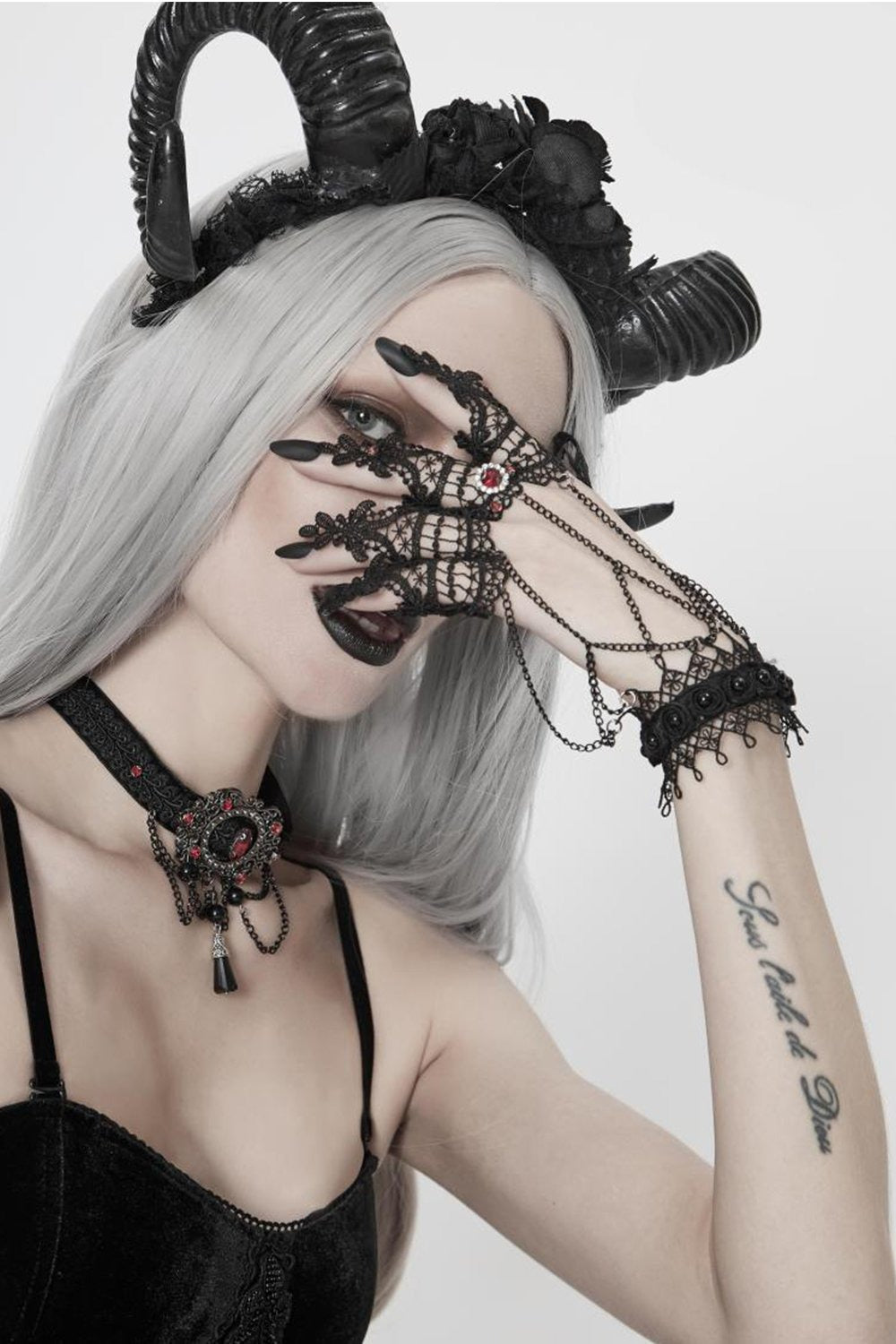 Draculette Vampire Goth Chain Gloves - gloves & armwarmers - VampireFreaks - Devil Fashion