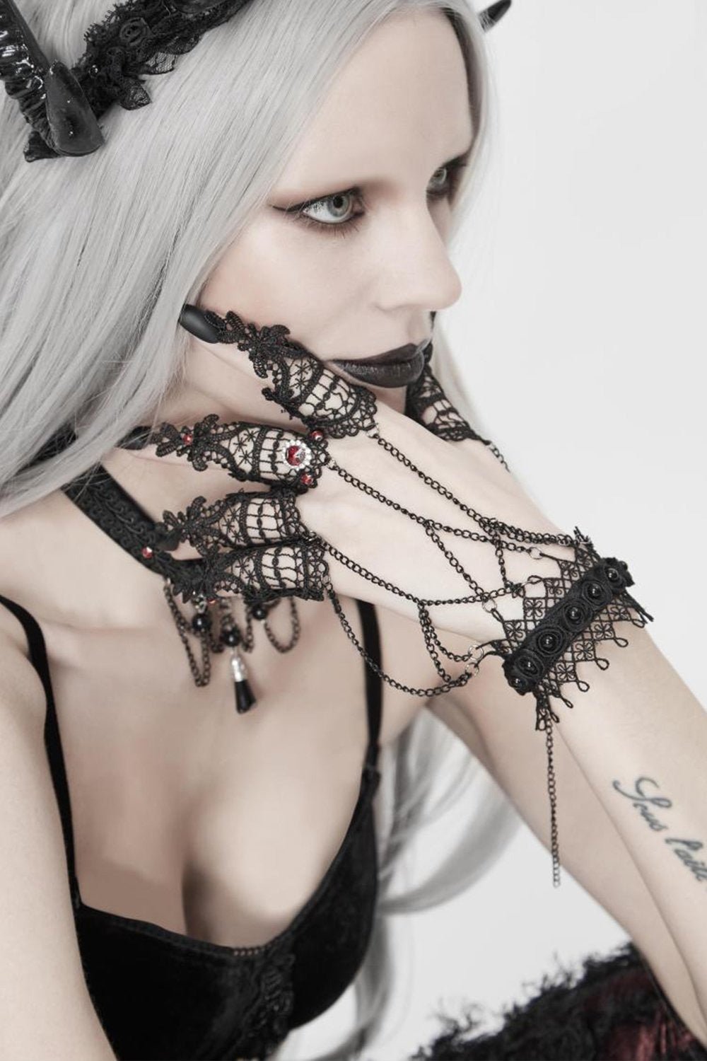 Draculette Vampire Goth Chain Gloves - gloves & armwarmers - VampireFreaks - Devil Fashion