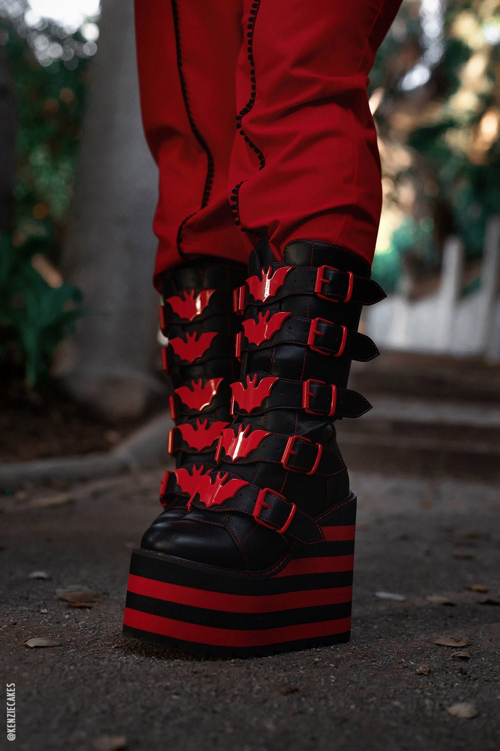 Dune Bat Platform Boots BLACK RED 5