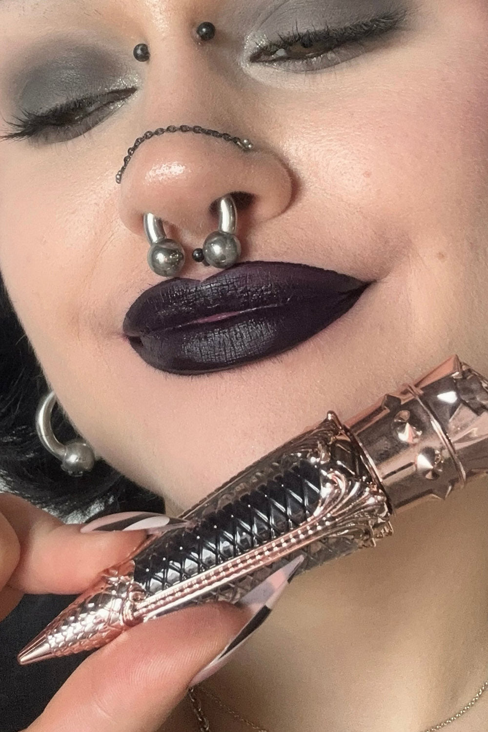 Liquid Velvet Lipstick [Eggplant]