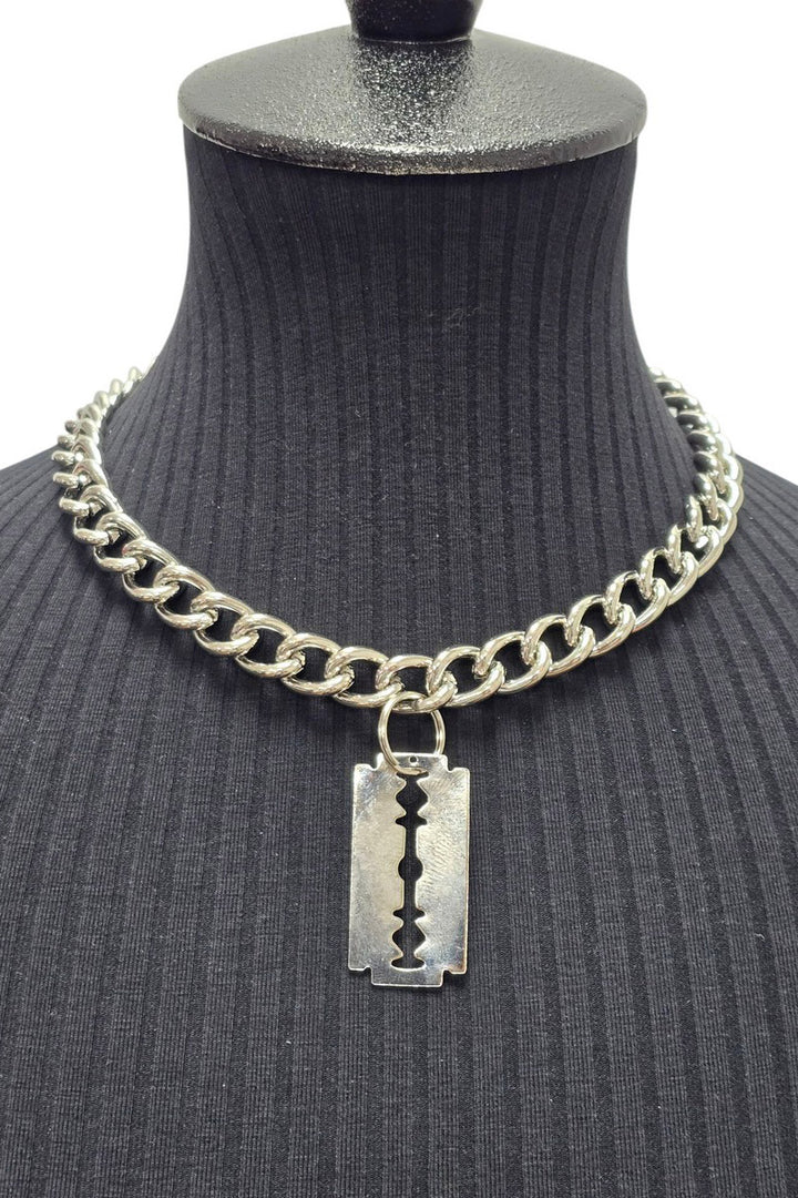 Emo Razorblade Print Razor Blade Necklace – VampireFreaks