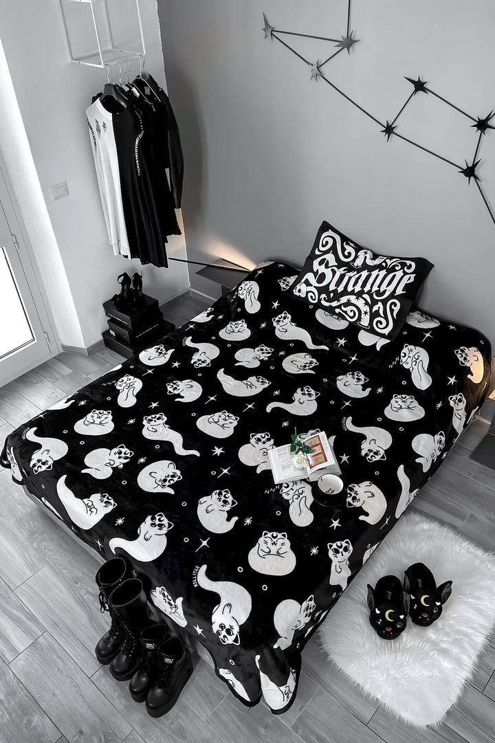 Ghost Kitty Blanket - housewares - VampireFreaks - Killstar