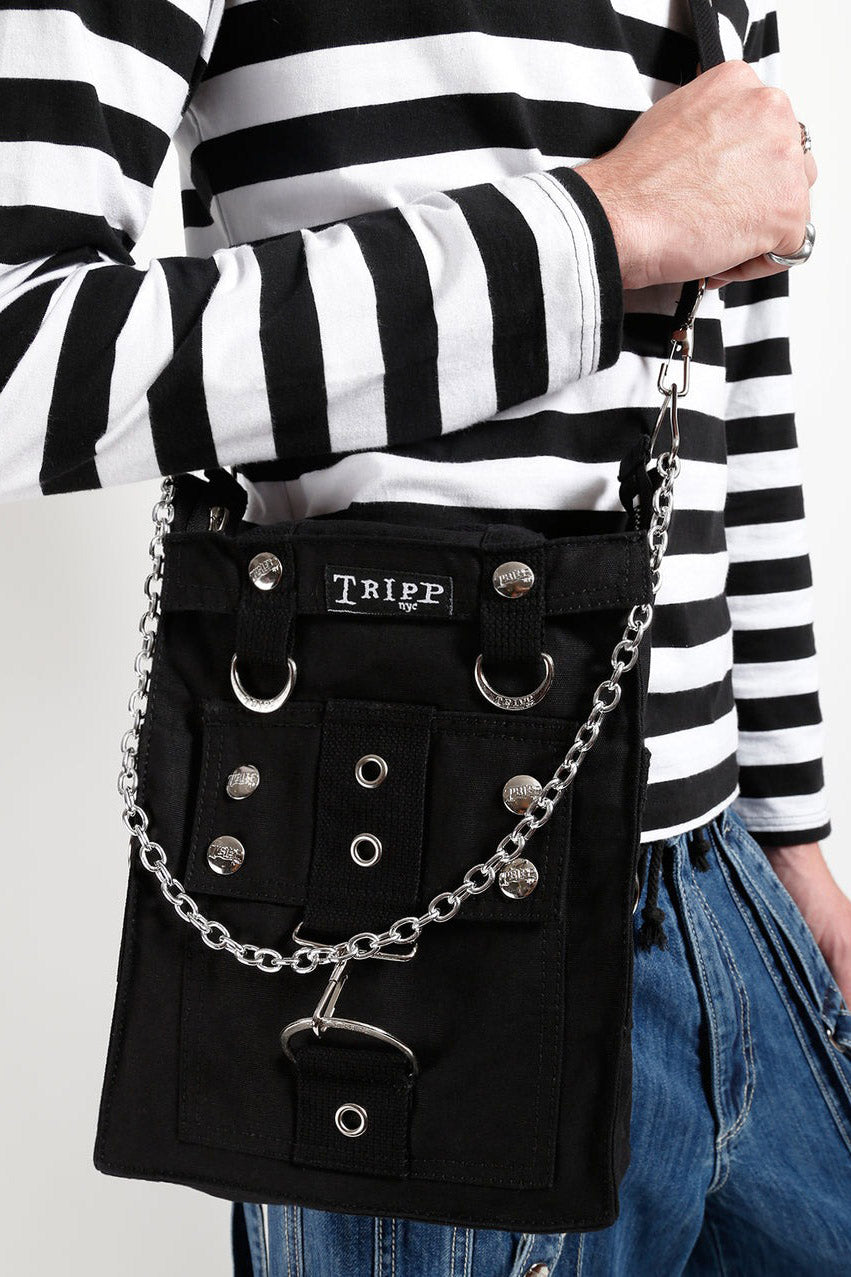 d-ring chain shoulder bag