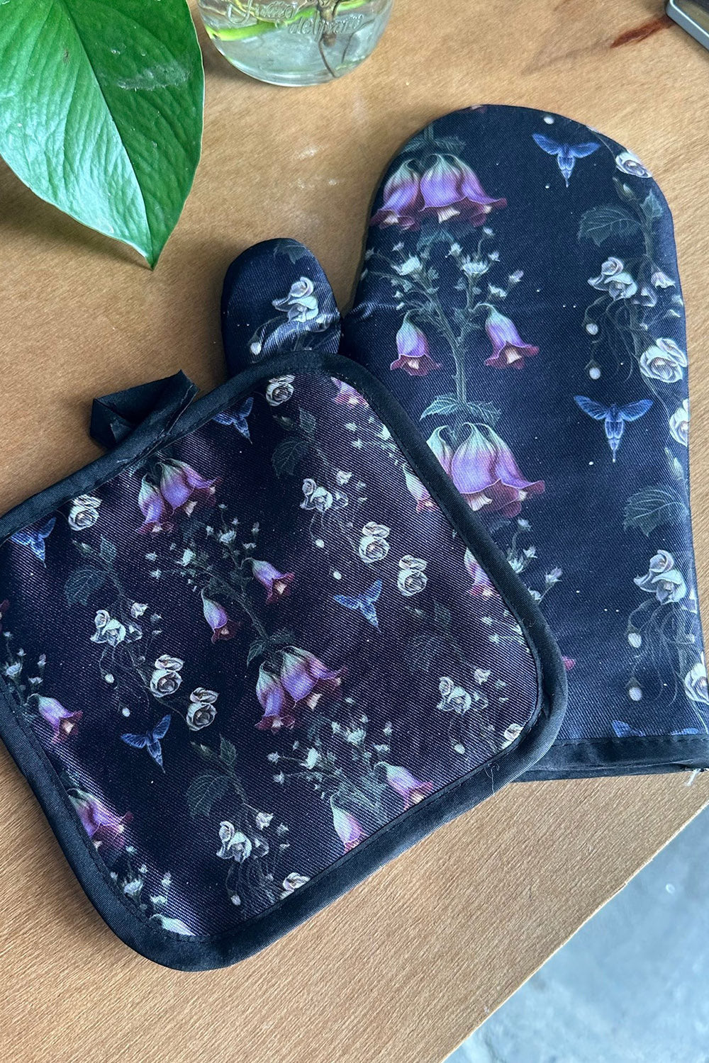 dark cottagecore oven mitt set