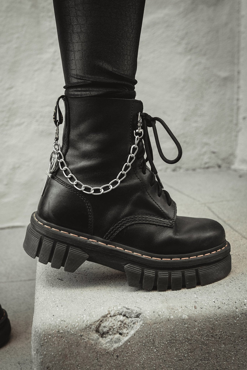 heavy metal chain for boots