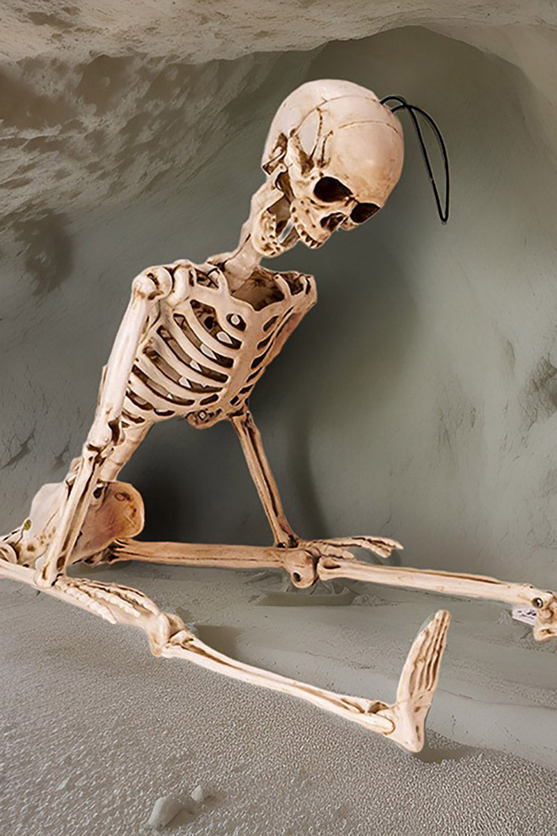 hang up spooky skeleton 