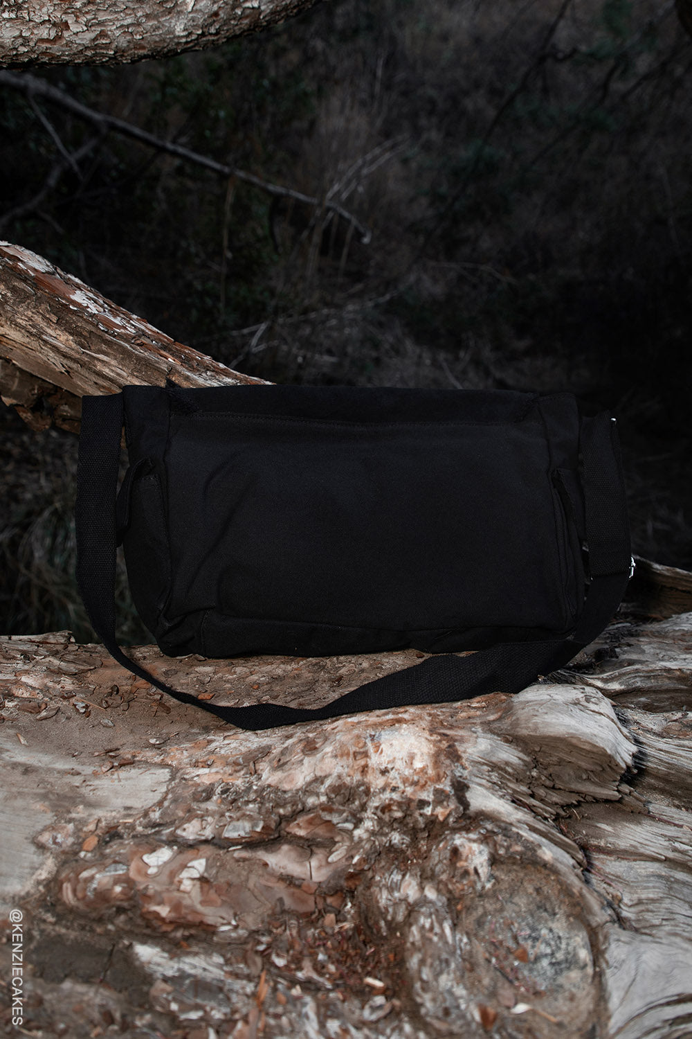 black zip up messenger bag