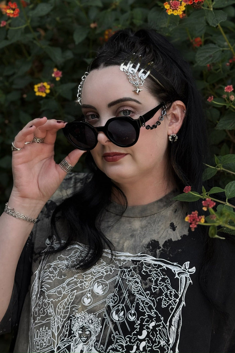 round black sunglasses