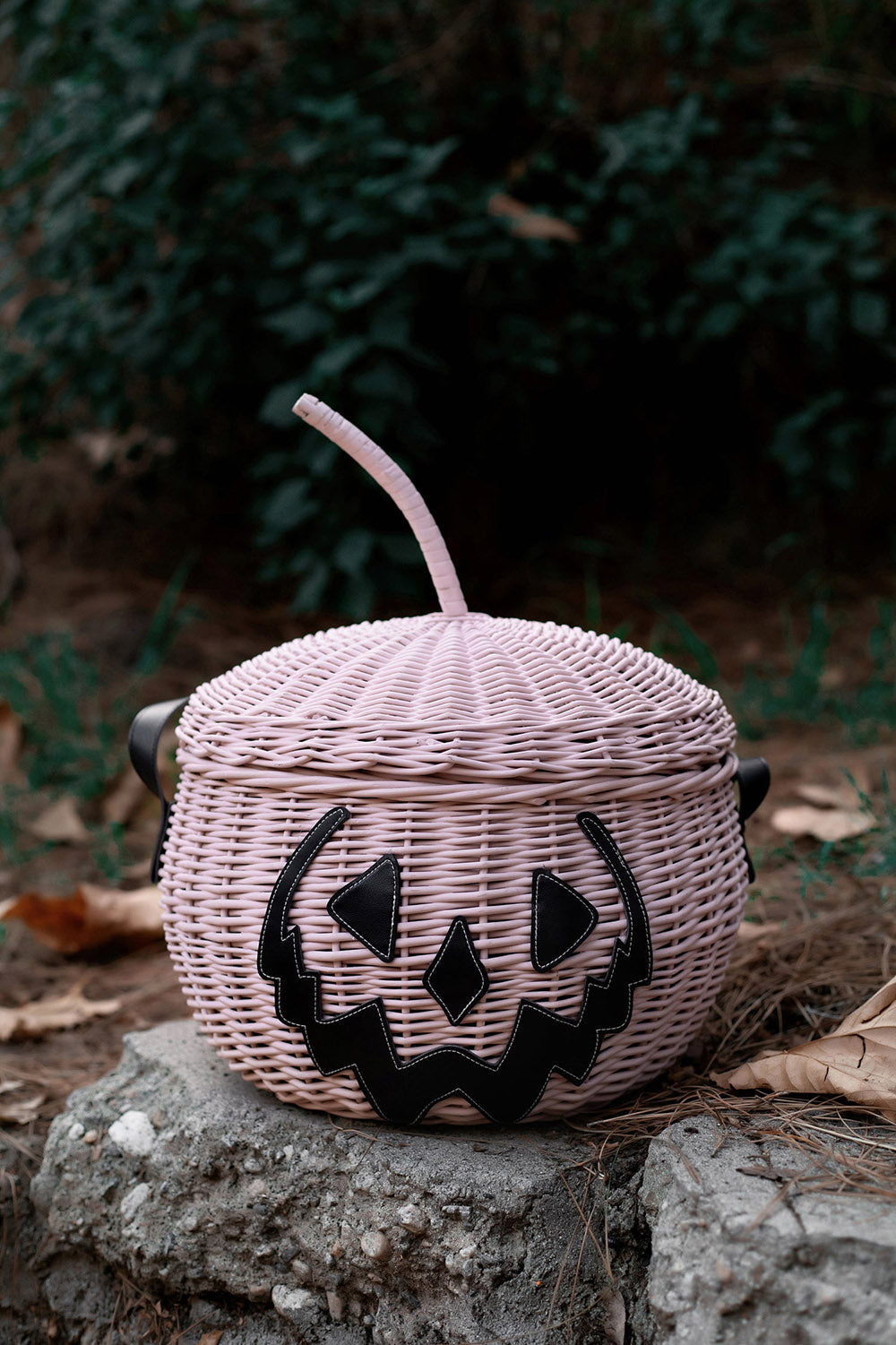 pumpkin jack-o-lantern pink wicker picnic basket