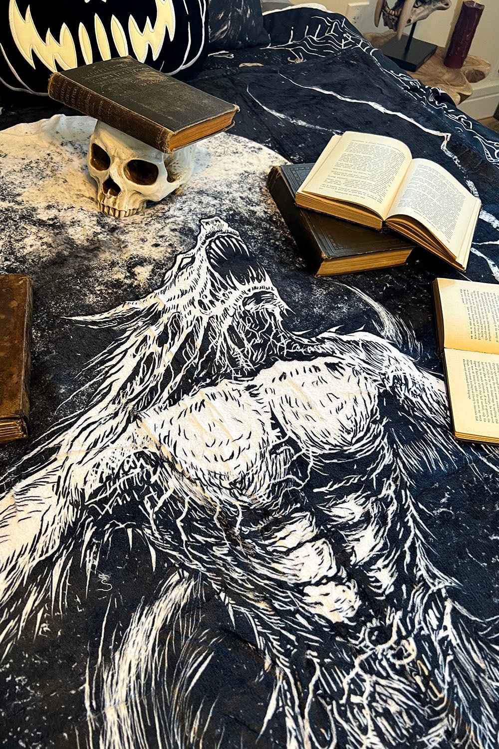 Howl at the Moon Werewolf Throw Blanket – VampireFreaks