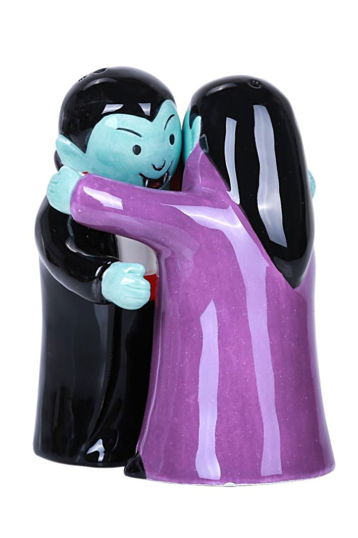 Hugging Vampires Salt & Pepper Shakers - housewares - VampireFreaks - Pacific Giftware