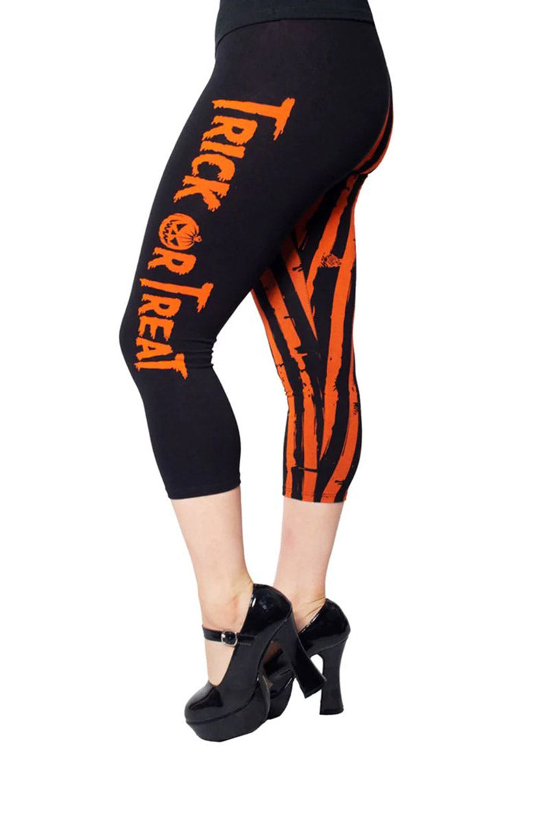 Leggings capri de rayas con mensaje "Trick or Treat"