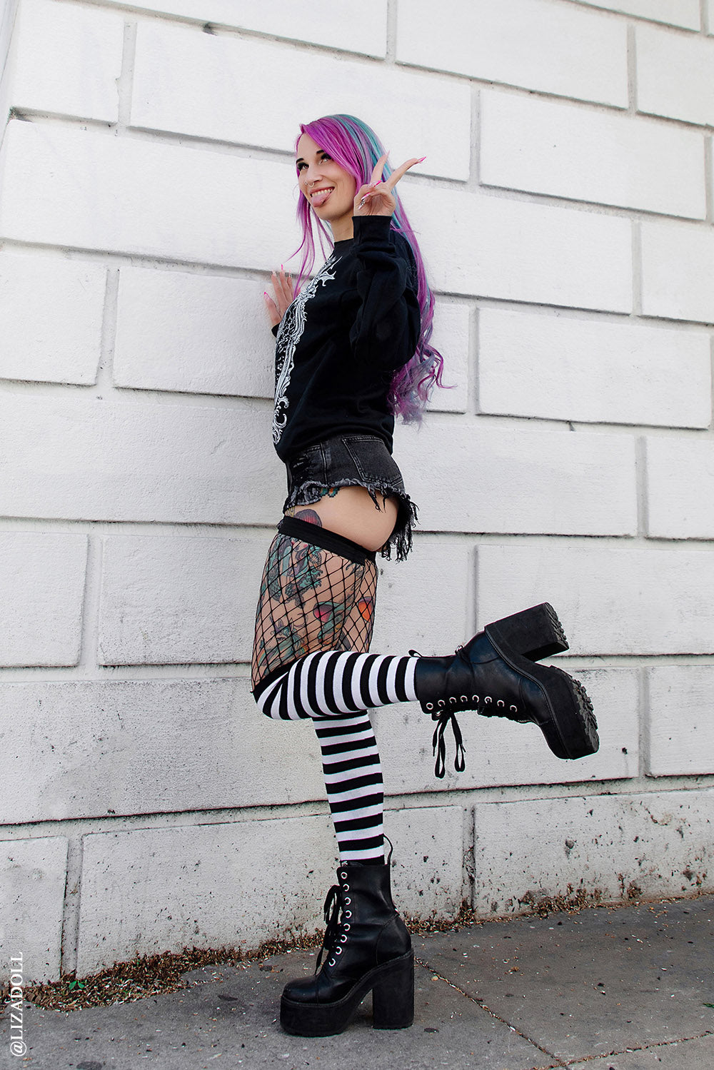 emo scene girl fishnet tights