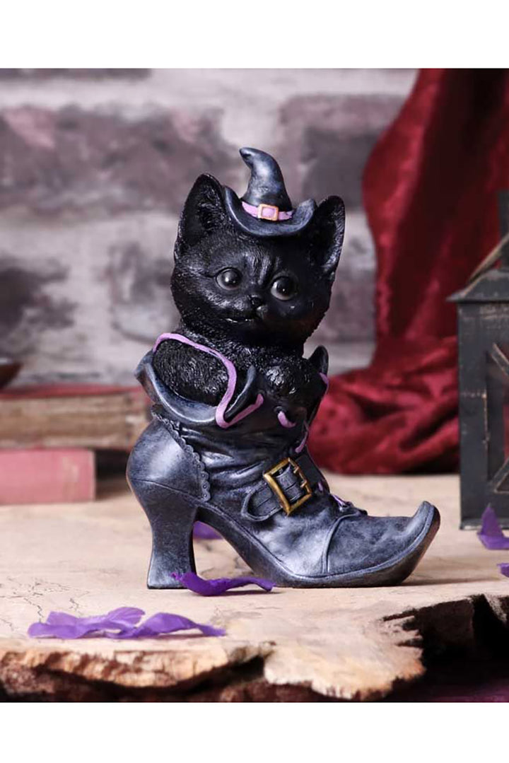 gothic cat statue