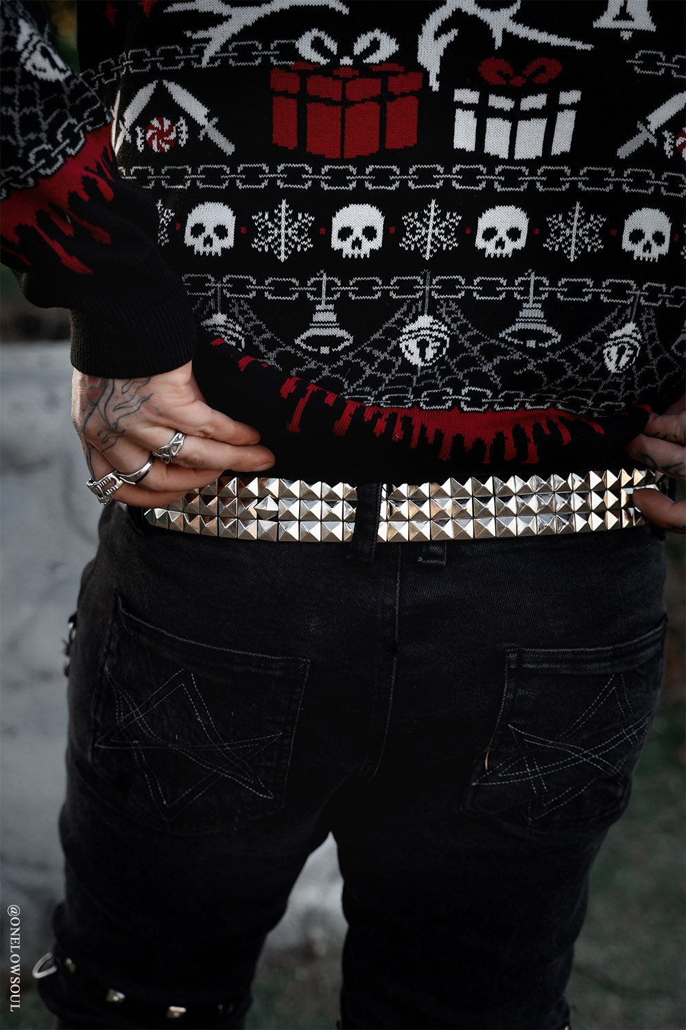 pyramid stud eyelet belt