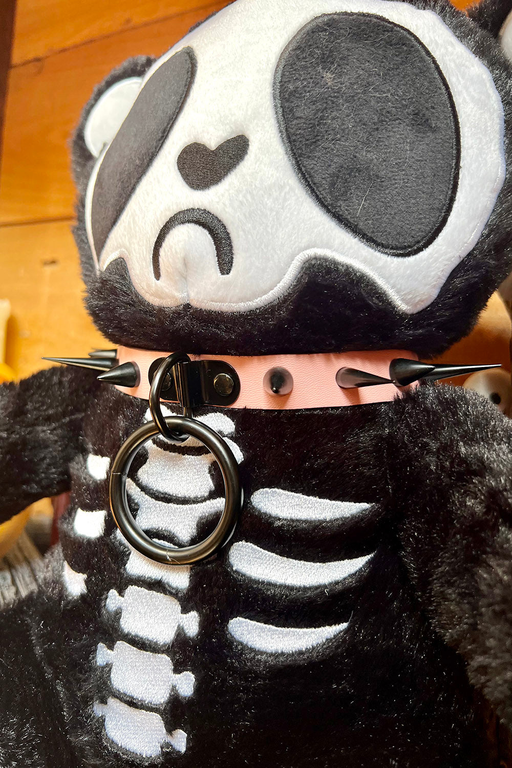 Gargantilla de la muerte rosa pálido [ANILLO TÓRICO NEGRO]
