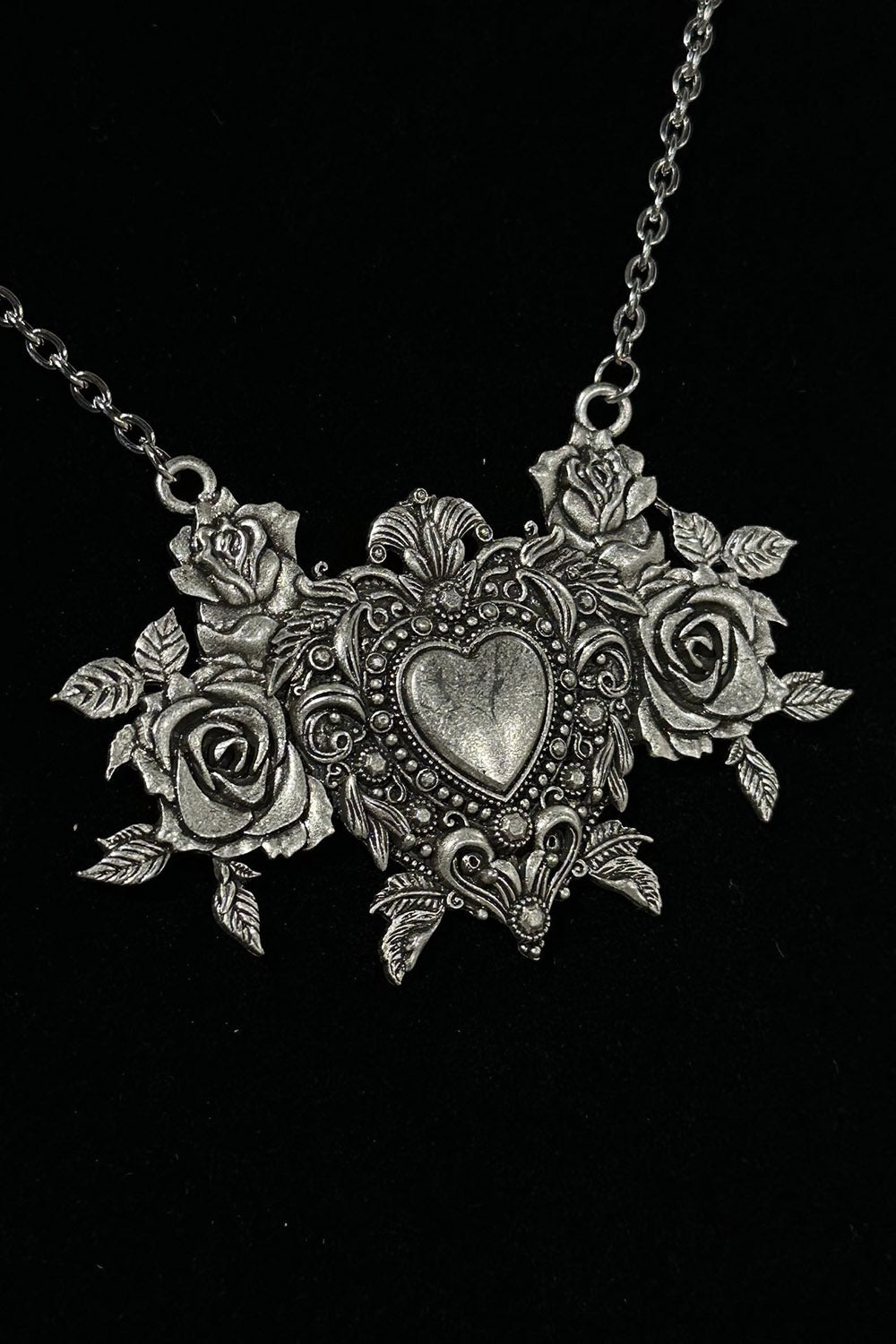 queen of heart necklace