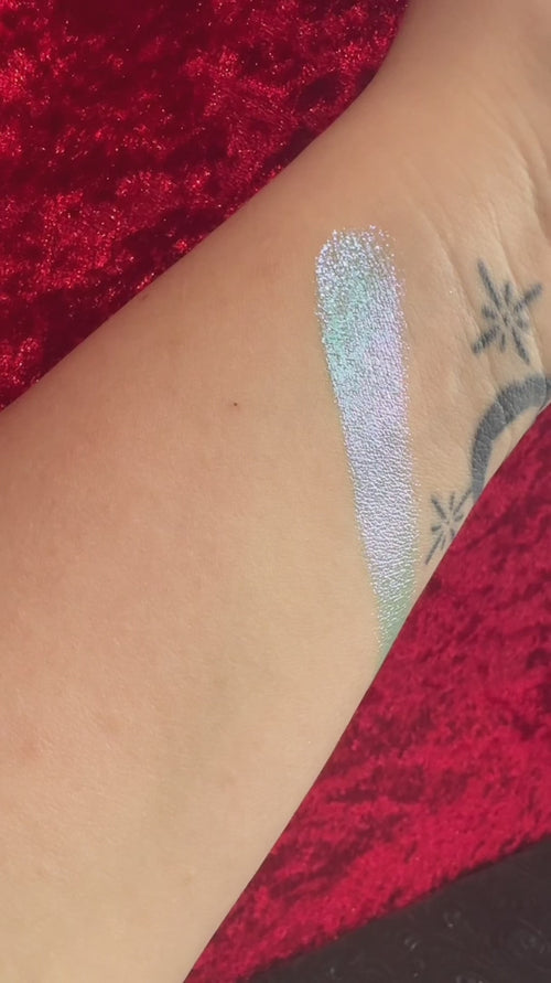 video of glittery eyeshadow by curst kosmetics